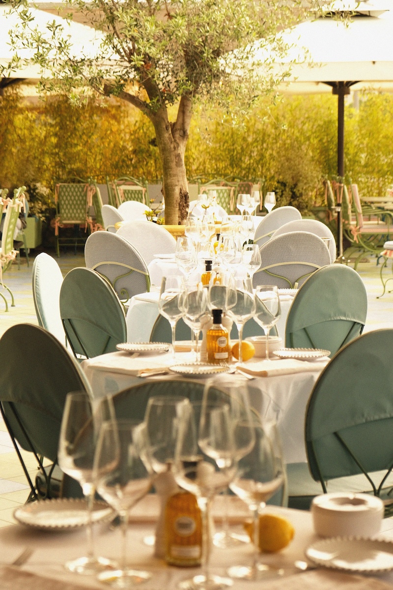 Magnifique terrasse au bord des quais de seine la plage parisienne, restaurant méditerranéen. Restaurant parisien que vous pouvez privatiser pour vos événements.